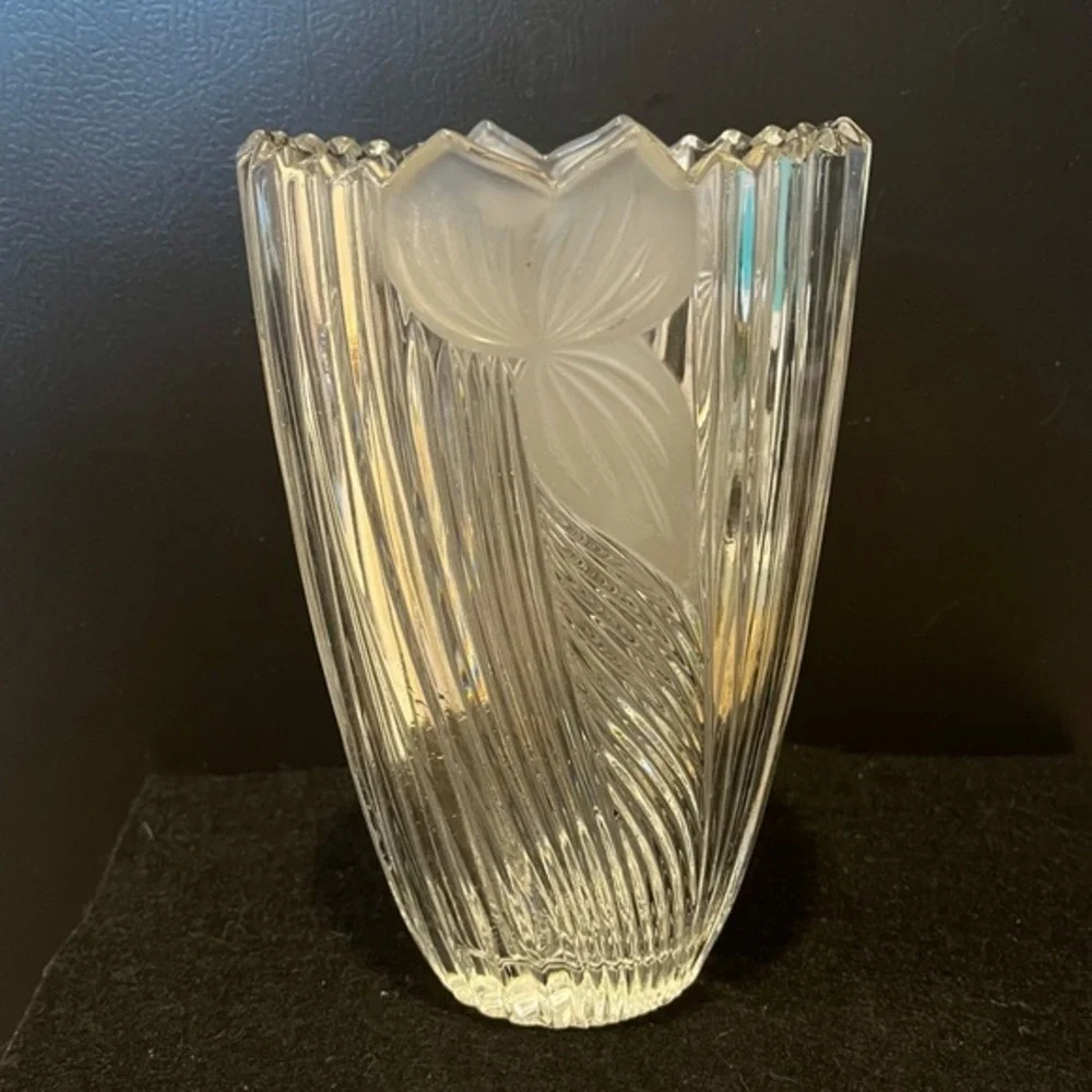 VTG Anna Hutte Bleikristall clear cut 24% lead crystal vase frosted iris design